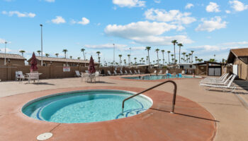 Manufactured home round swimming pool in Arizona
